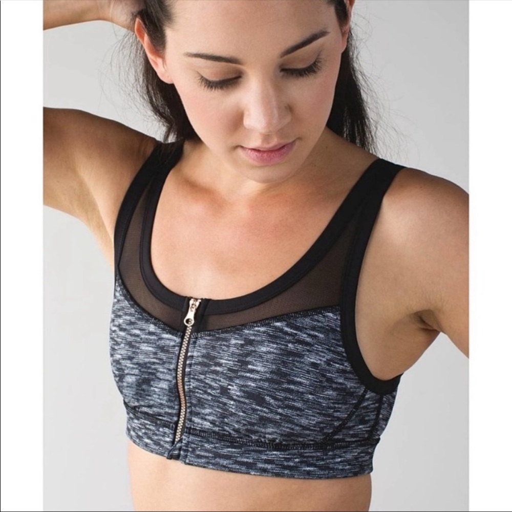 Lululemon athletica zipper front sport Bra Size 8